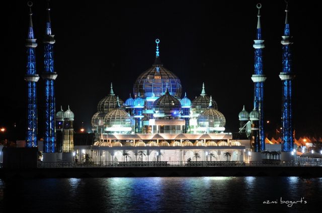 Malaysia Cyristal Mosque in Kuala Terengganu (night).jpg